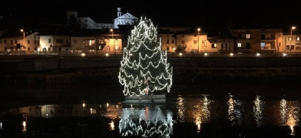 Il Natale a San Michele è salvo, trovato l'albero che galleggerà sull'Adige: Grazie, ci avete chiamato in tantissimi''